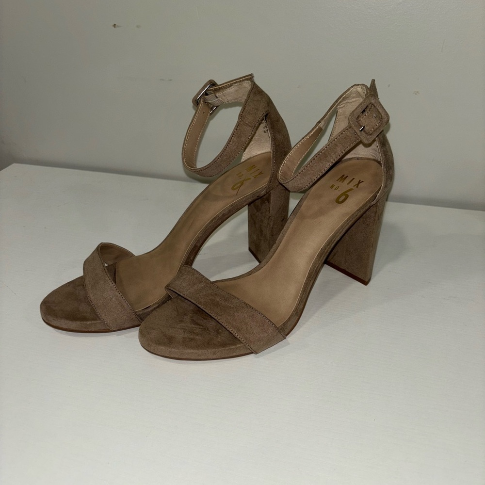 Mix No. 6 Nude Suede Ankle Strap Heels Womens Size 8.5
